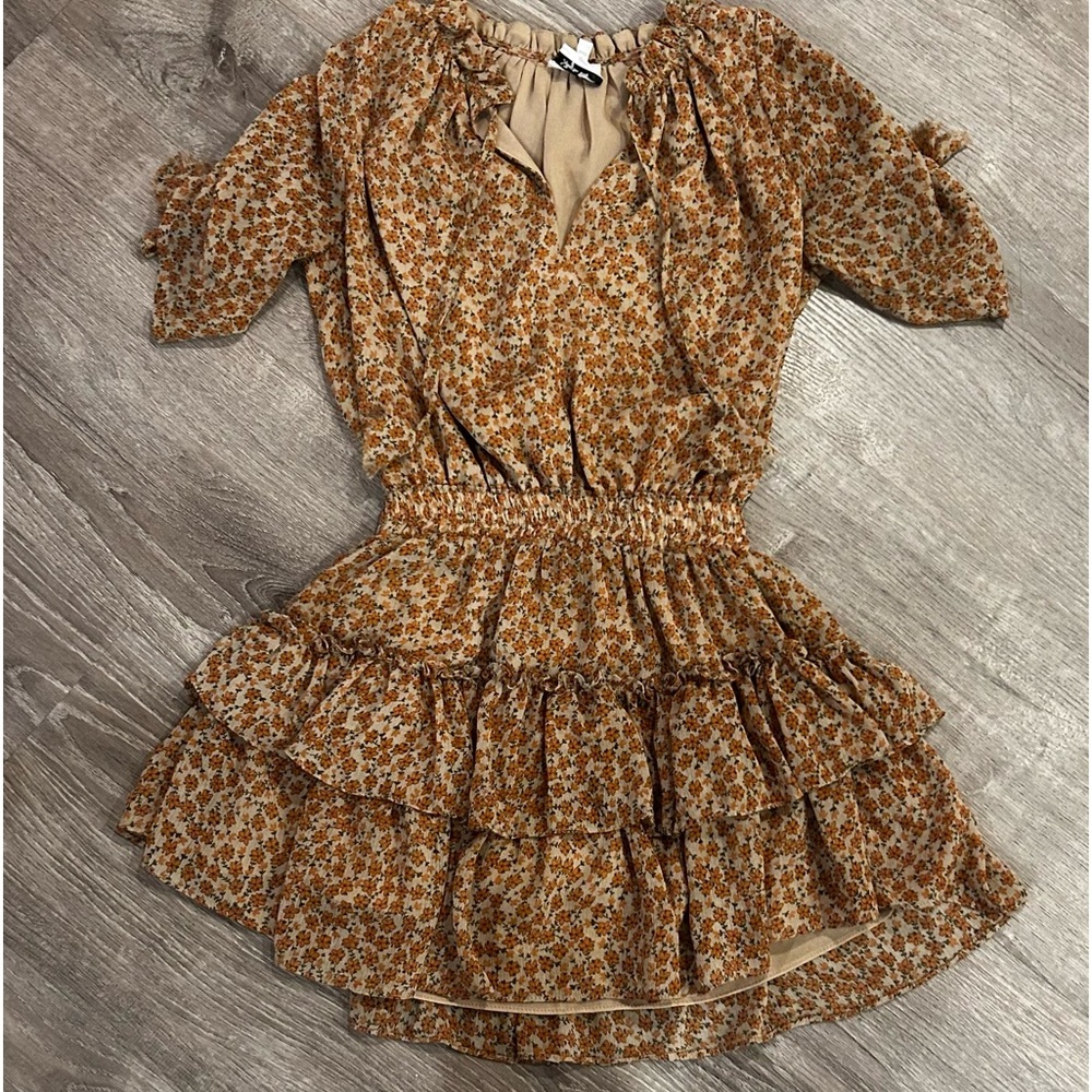 Super cute ruffled mini dress😍